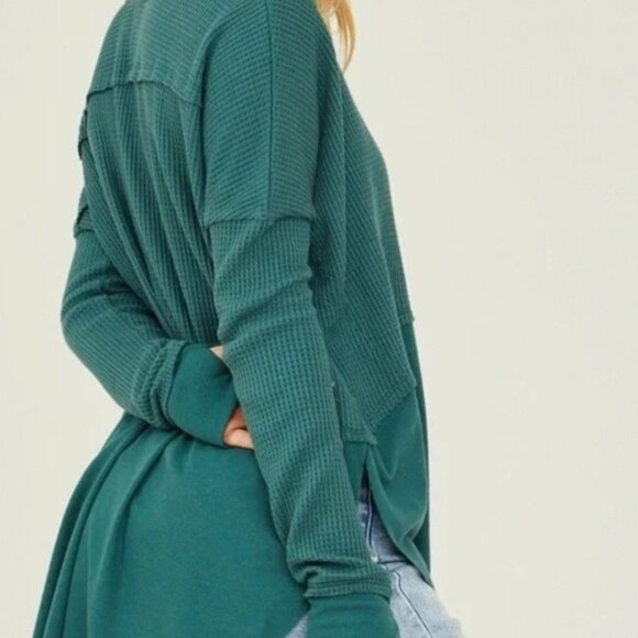Altar’d State Women’s Teal Waffle Knit Split Neck High Low Top Thumbholes S - Picture 6 of 7